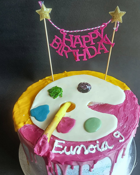 Personalised cake with a painted palette design